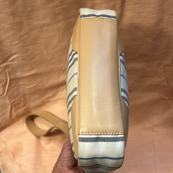 EUC authentic Burberry shoulder bag - Picture 6 of 10